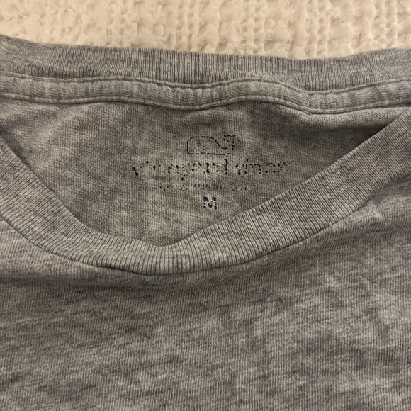 Excellent condition men’s medium gray Vineyard Vines orange whale long sleeve T - Picture 3 of 6